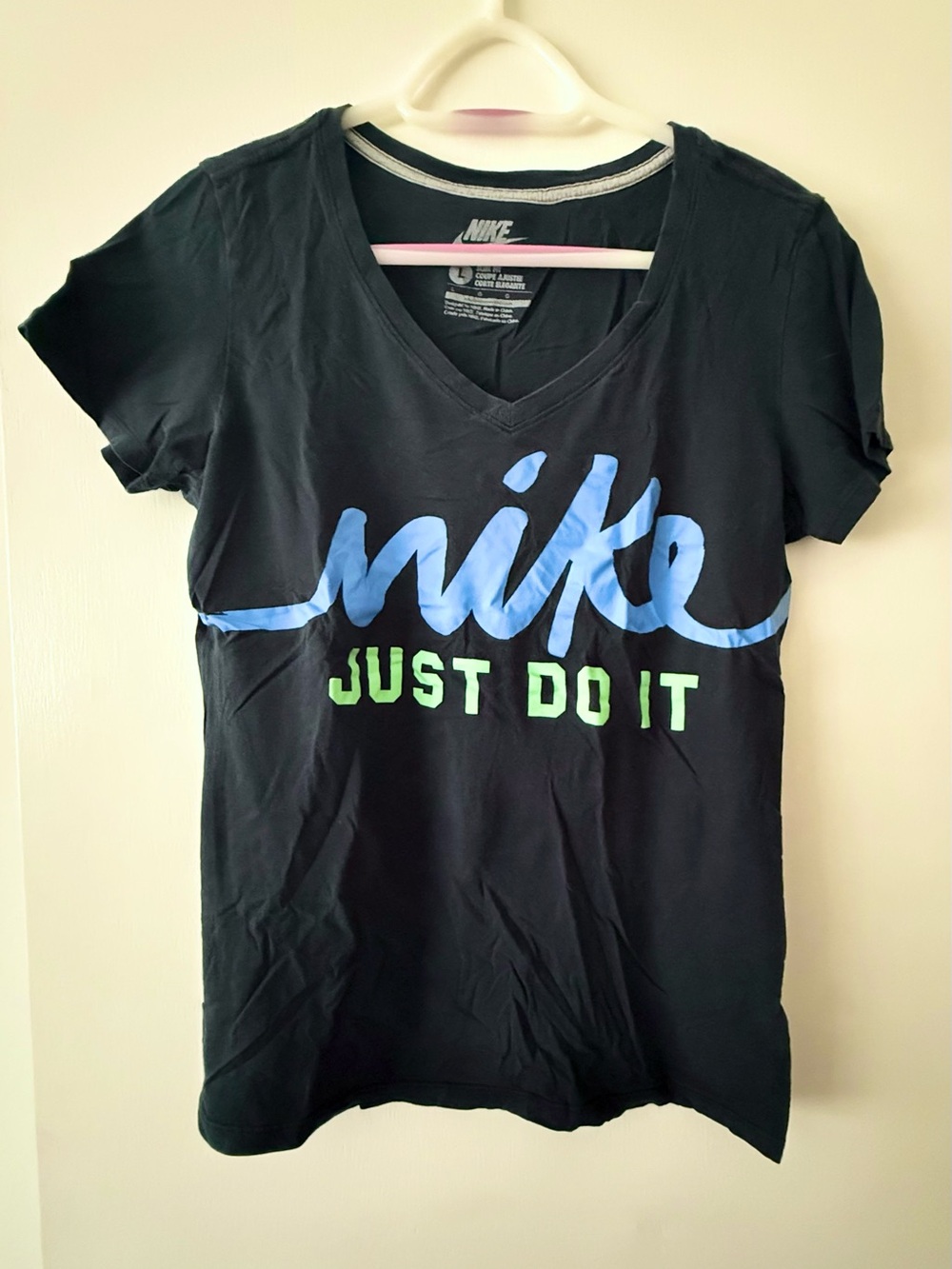 Nike fitted v-neck workout t-shirt